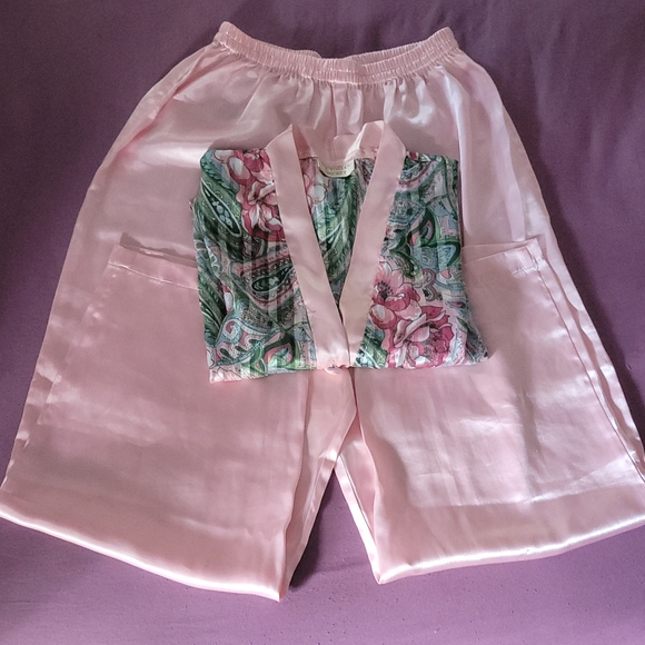 Size Small NWOT Victoria's Secret Pink and Green Patterned Loungewear - Picture 2 of 9